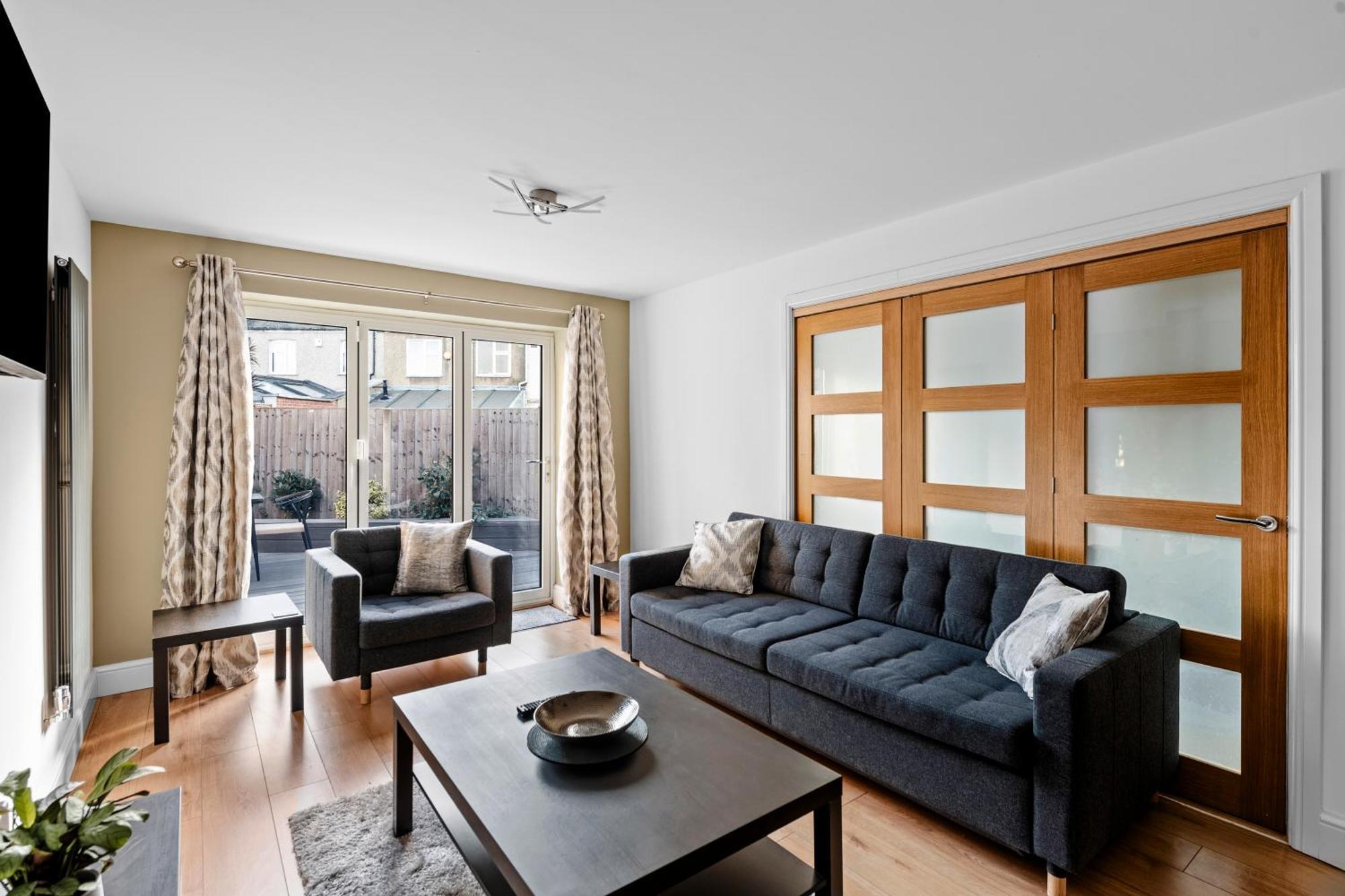 Stylish 2 Bed Bungalow In East Ham, Close To Excel London Exterior foto